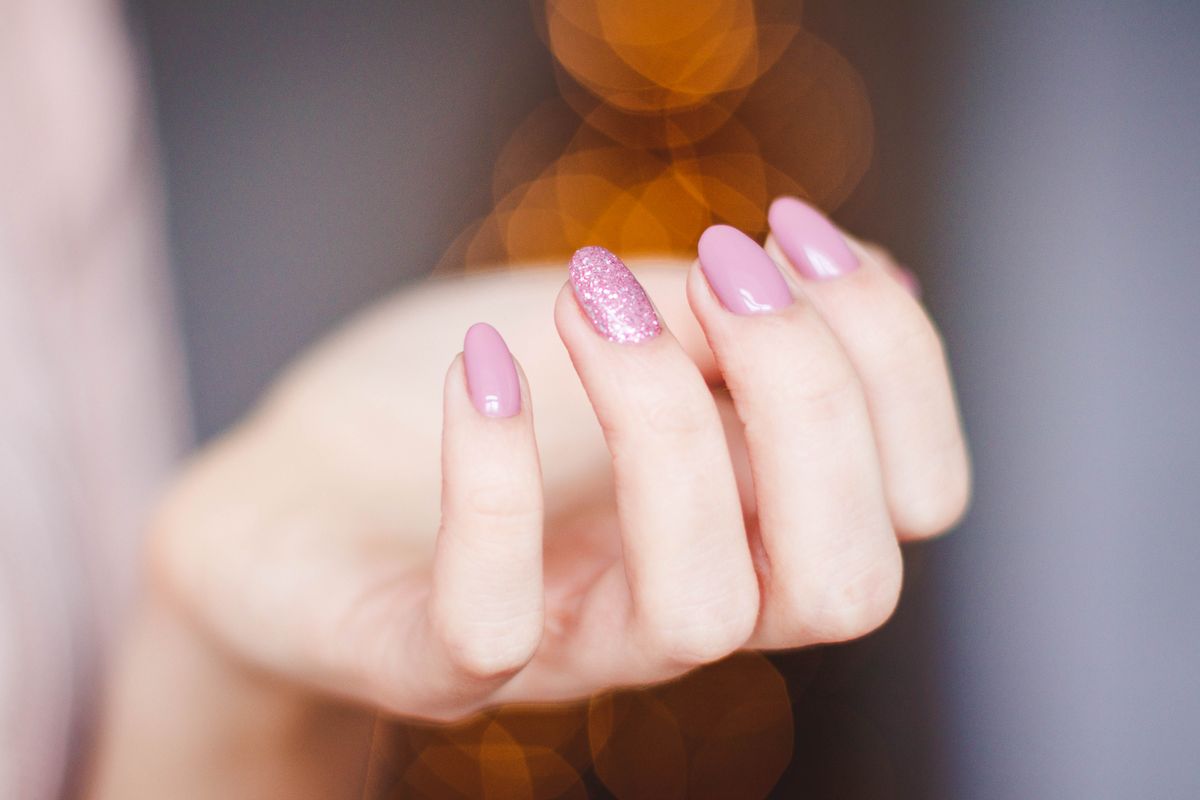 Manicure with pink glitter accent nail